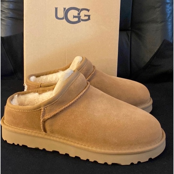 UGG Classic Slippers - Picture 1 of 4